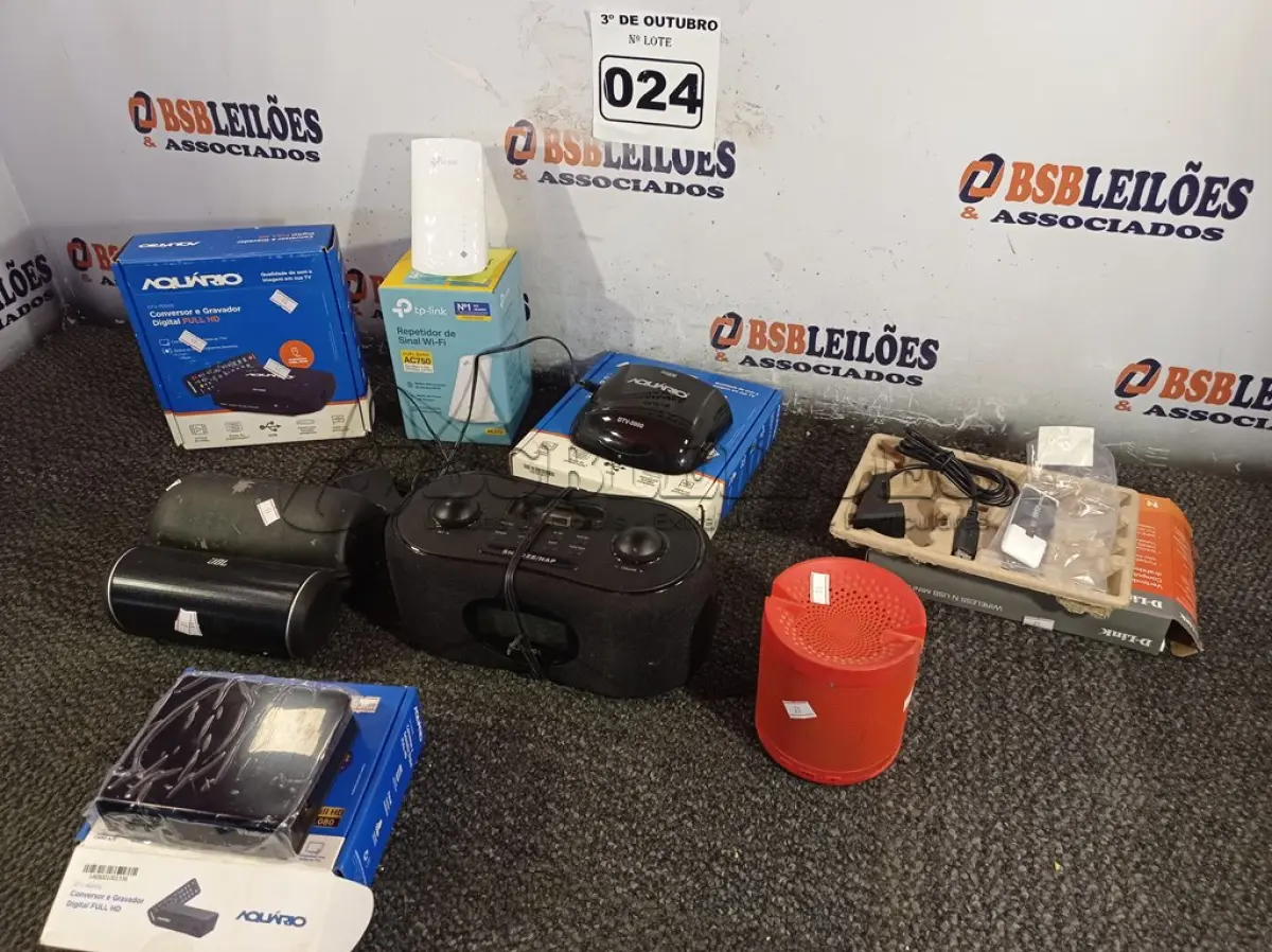 LOTE 024 - 03 CONVERSORES, 01 REPETIDOR DE SINAL, 01 MODEM D’LINK, 01 RADIO RELÓGIO E 02 CAIXINHAS DE SOM BLUETOOTH. (NO ESTADO) ATENÇÃO! FAZER A VISITAÇÃO ANTES DE ARREMATAR, NÃO SABEMOS SE FUNCIONA. LEILÃO NÃO TEM GARANTIA E NEM DEVOLUÇÃO, SUJEITO A POSSÍVEIS AVARIAS VISÍVEIS/OCULTAS E/OU AUSÊNCIA DE COMPONENTES.