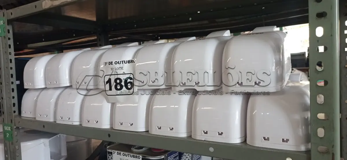 LOTE 186 - 15 DISPENSE PARA ÁLCOOL EM GEL. (NO ESTADO) ATENÇÃO! FAZER A VISITAÇÃO ANTES DE ARREMATAR, NÃO SABEMOS SE FUNCIONA. LEILÃO NÃO TEM GARANTIA E NEM DEVOLUÇÃO, SUJEITO A POSSÍVEIS AVARIAS VISÍVEIS/OCULTAS E/OU AUSÊNCIA DE COMPONENTES.