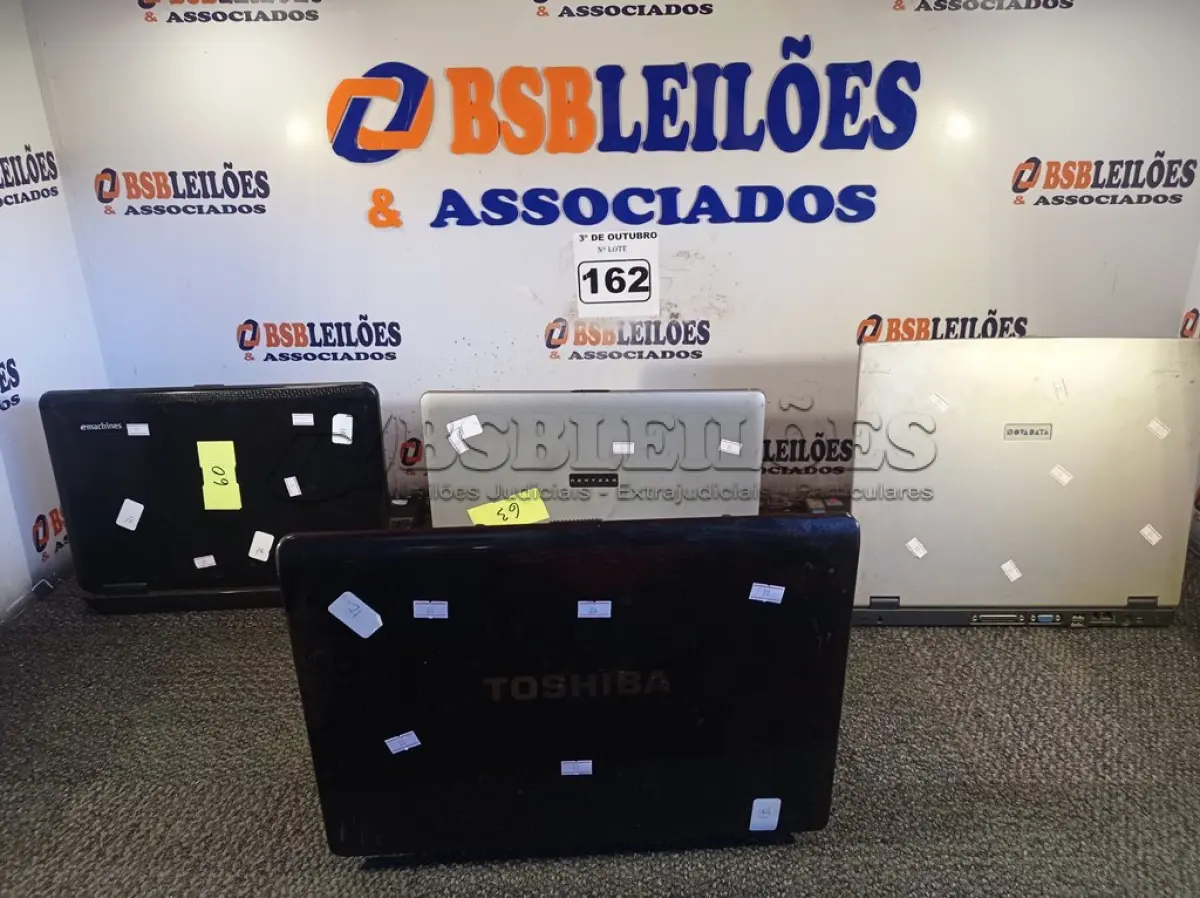 LOTE 162 - 04 NOTEBOOK’S MARCAS E MODELOS DIVERSOS PARA RETIRADA DE PEÇAS. (NO ESTADO) ATENÇÃO! FAZER A VISITAÇÃO ANTES DE ARREMATAR, NÃO SABEMOS SE FUNCIONA. LEILÃO NÃO TEM GARANTIA E NEM DEVOLUÇÃO, SUJEITO A POSSÍVEIS AVARIAS VISÍVEIS/OCULTAS E/OU AUSÊNCIA DE COMPONENTES.