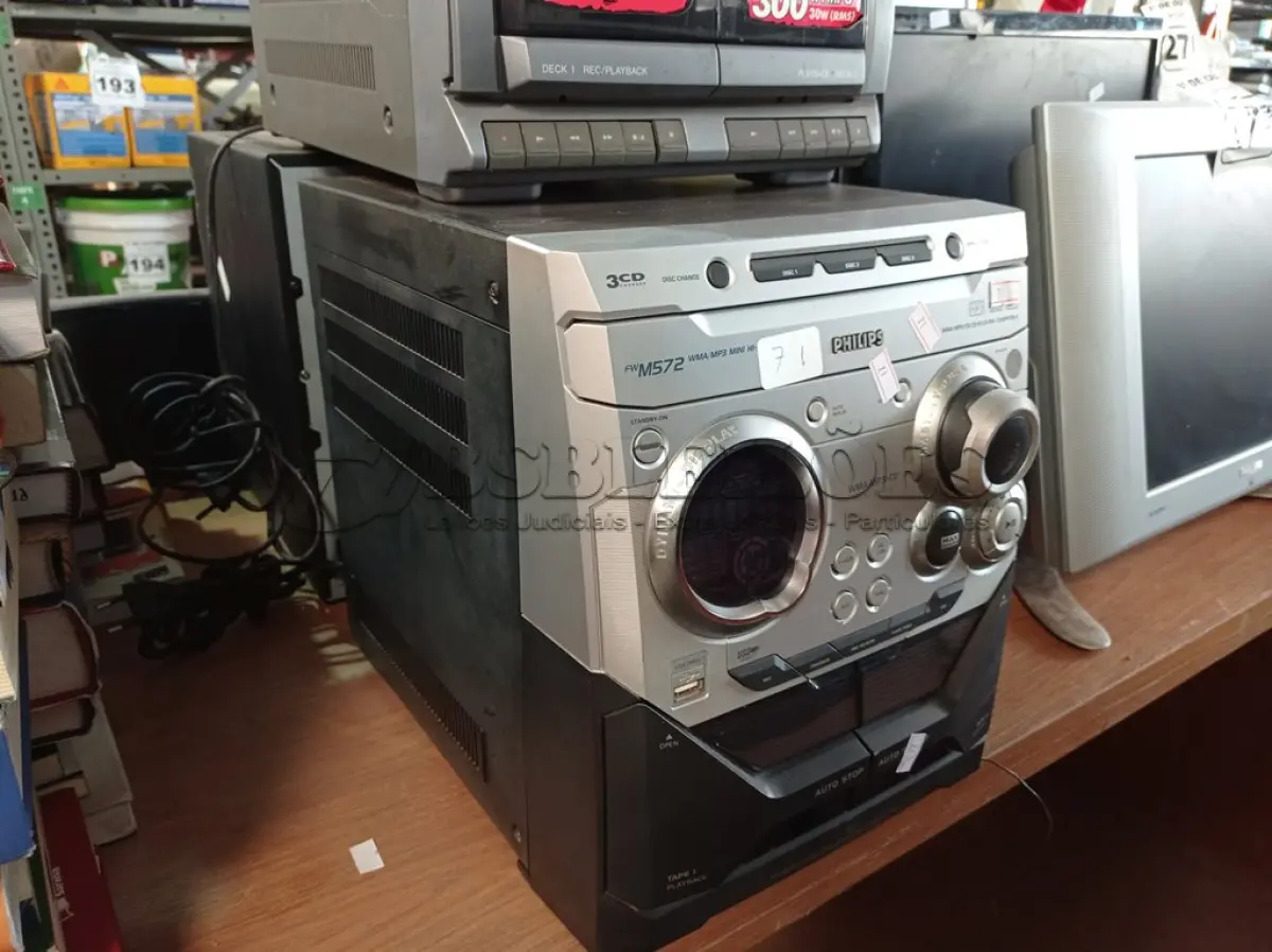LOTE 278 - 03 APARELHOS DE SOM MARCAS E MODELOS DIVERSOS. (NO ESTADO) ATENÇÃO! FAZER A VISITAÇÃO ANTES DE ARREMATAR, NÃO SABEMOS SE FUNCIONA. LEILÃO NÃO TEM GARANTIA E NEM DEVOLUÇÃO, SUJEITO A POSSÍVEIS AVARIAS VISÍVEIS/OCULTAS E/OU AUSÊNCIA DE COMPONENTES.