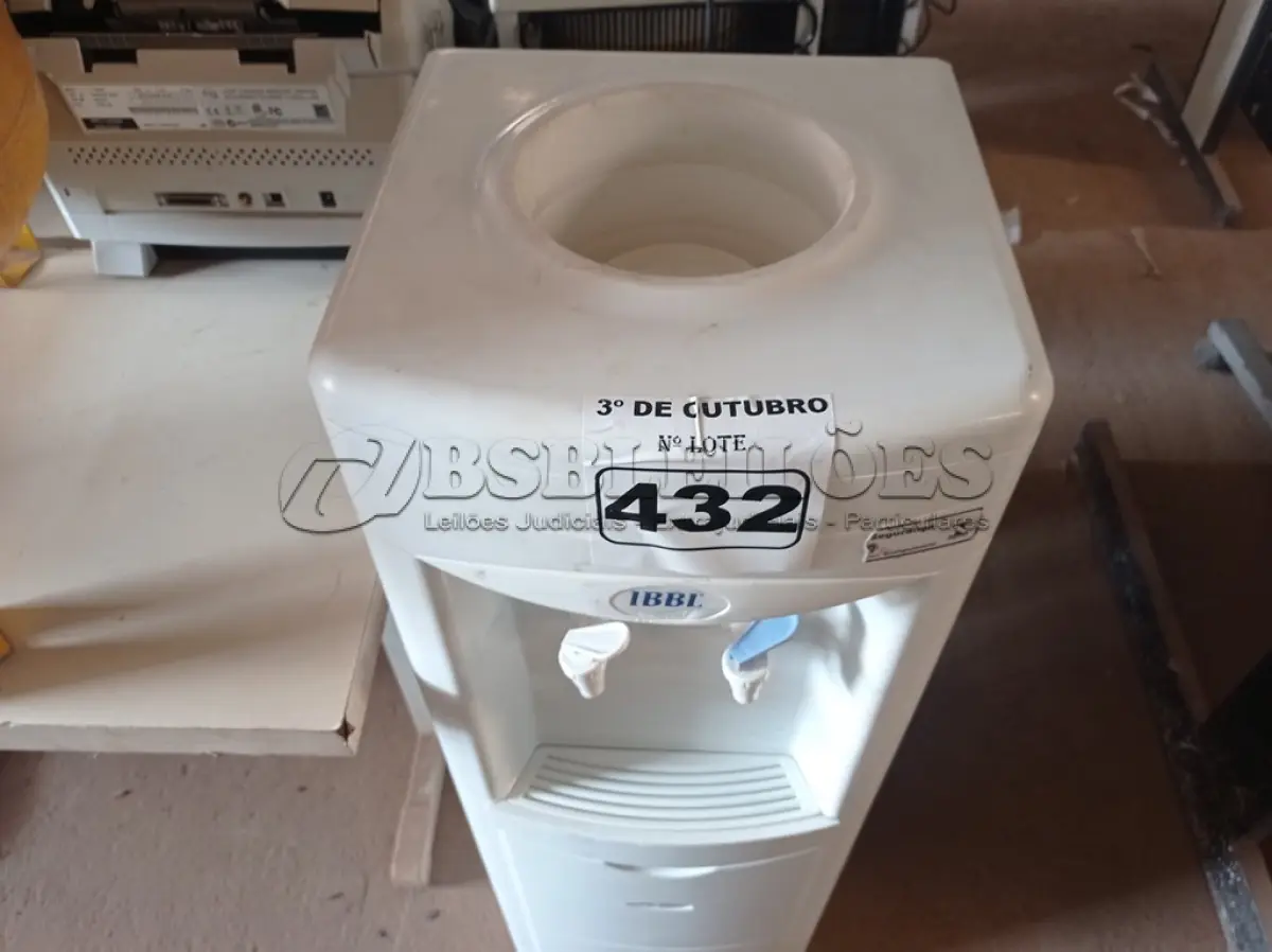 LOTE 432 - 01 BEBEDOURO PARA GARRAFÃO MARCA IBBL 220V. (NO ESTADO) ATENÇÃO! FAZER A VISITAÇÃO ANTES DE ARREMATAR, NÃO SABEMOS SE FUNCIONA. LEILÃO NÃO TEM GARANTIA E NEM DEVOLUÇÃO, SUJEITO A POSSÍVEIS AVARIAS VISÍVEIS/OCULTAS E/OU AUSÊNCIA DE COMPONENTES.
