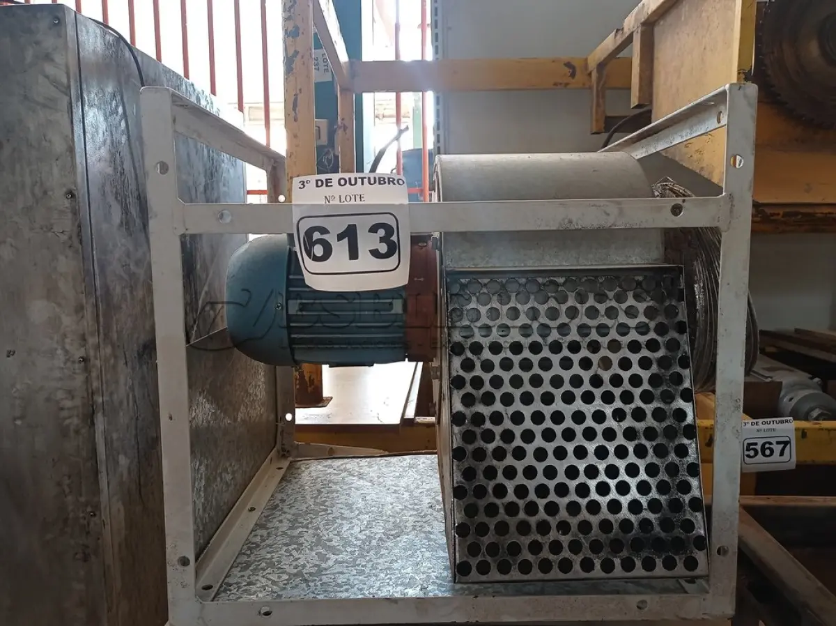 LOTE 613 - 01 EXAUSTOR. (NO ESTADO) ATENÇÃO! FAZER A VISITAÇÃO ANTES DE ARREMATAR, NÃO SABEMOS SE FUNCIONA. LEILÃO NÃO TEM GARANTIA E NEM DEVOLUÇÃO, SUJEITO A POSSÍVEIS AVARIAS VISÍVEIS/OCULTAS E/OU AUSÊNCIA DE COMPONENTES.