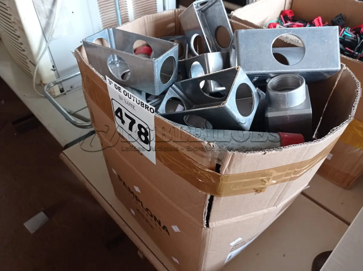 LOTE 478 - 01 LOTE COM VÁRIAS CAIXAS PETROLET MARCAS E MODELOS DIVERSOS. (NO ESTADO) ATENÇÃO! FAZER A VISITAÇÃO ANTES DE ARREMATAR, NÃO SABEMOS SE FUNCIONA. LEILÃO NÃO TEM GARANTIA E NEM DEVOLUÇÃO, SUJEITO A POSSÍVEIS AVARIAS VISÍVEIS/OCULTAS E/OU AUSÊNCIA DE COMPONENTES.