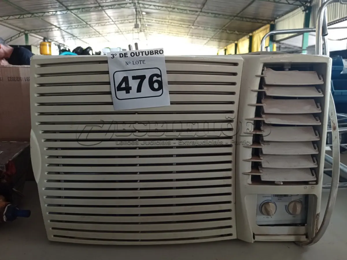 LOTE 476 - 01 AR-CONDICIONADO DE EMBUTIR. (NO ESTADO) ATENÇÃO! FAZER A VISITAÇÃO ANTES DE ARREMATAR, NÃO SABEMOS SE FUNCIONA. LEILÃO NÃO TEM GARANTIA E NEM DEVOLUÇÃO, SUJEITO A POSSÍVEIS AVARIAS VISÍVEIS/OCULTAS E/OU AUSÊNCIA DE COMPONENTES.