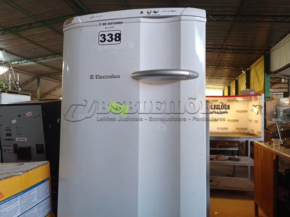 LOTE 338 - 01 FREEZER VERTICAL MARCA BRASTEMP 220V. (NO ESTADO) ATENÇÃO! FAZER A VISITAÇÃO ANTES DE ARREMATAR, NÃO SABEMOS SE FUNCIONA. LEILÃO NÃO TEM GARANTIA E NEM DEVOLUÇÃO, SUJEITO A POSSÍVEIS AVARIAS VISÍVEIS/OCULTAS E/OU AUSÊNCIA DE COMPONENTES.