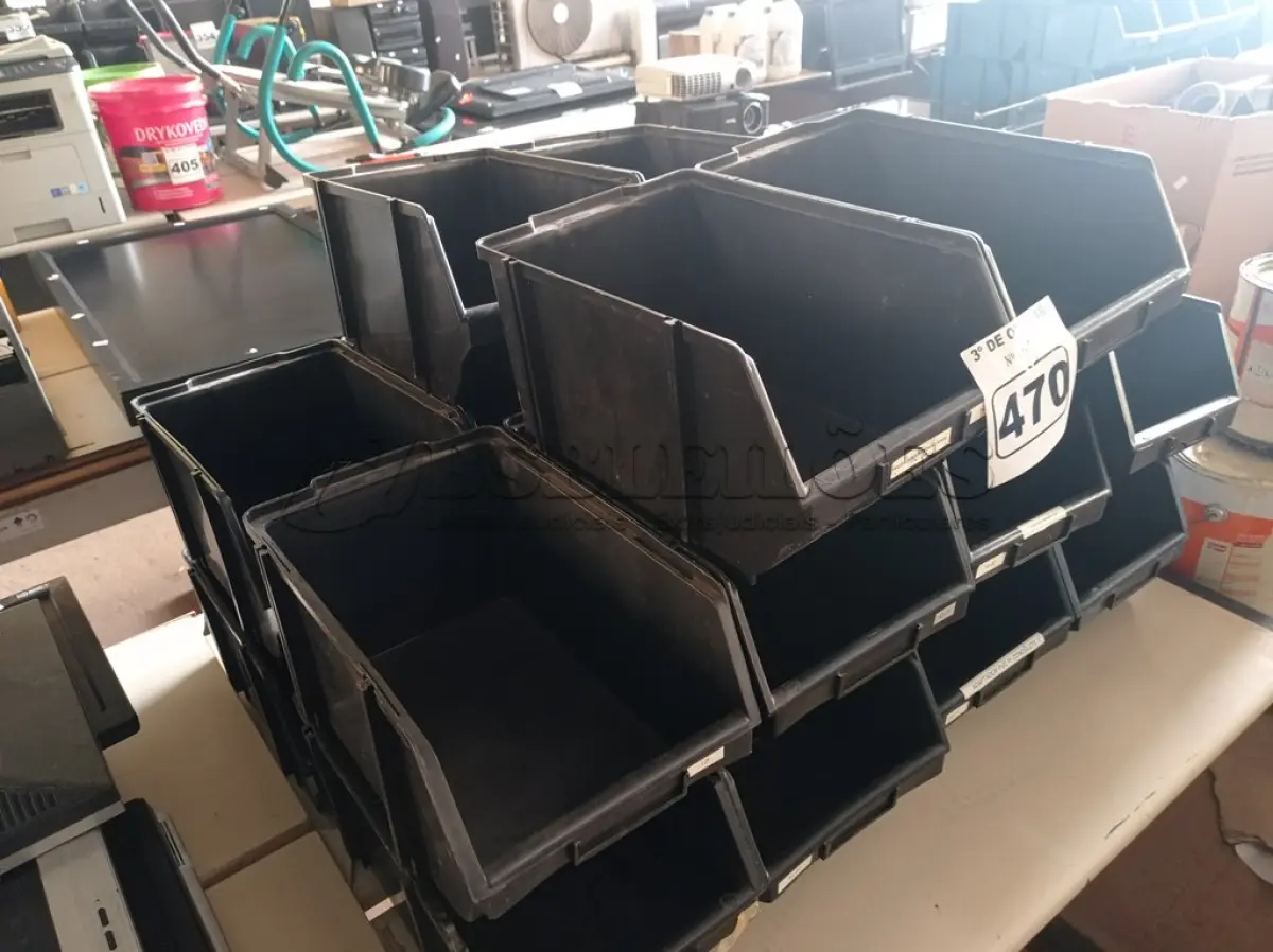 LOTE 470 - 20 CAÇAMBAS ORGANIZADORAS DE PLÁSTICO. (NO ESTADO) ATENÇÃO! FAZER A VISITAÇÃO ANTES DE ARREMATAR, NÃO SABEMOS SE FUNCIONA. LEILÃO NÃO TEM GARANTIA E NEM DEVOLUÇÃO, SUJEITO A POSSÍVEIS AVARIAS VISÍVEIS/OCULTAS E/OU AUSÊNCIA DE COMPONENTES.