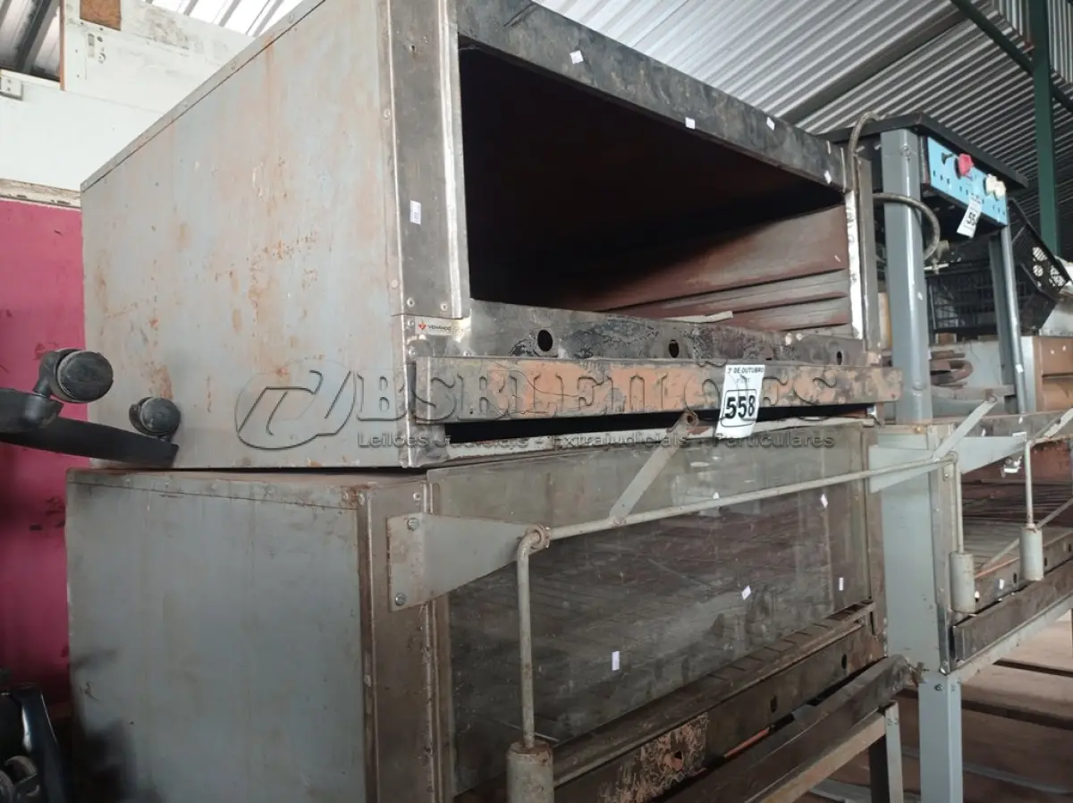 LOTE 558 - 02 FORNOS INDUSTRIAL A GÁS COM AVARIAS. (NO ESTADO) ATENÇÃO! FAZER A VISITAÇÃO ANTES DE ARREMATAR, NÃO SABEMOS SE FUNCIONA. LEILÃO NÃO TEM GARANTIA E NEM DEVOLUÇÃO, SUJEITO A POSSÍVEIS AVARIAS VISÍVEIS/OCULTAS E/OU AUSÊNCIA DE COMPONENTES.