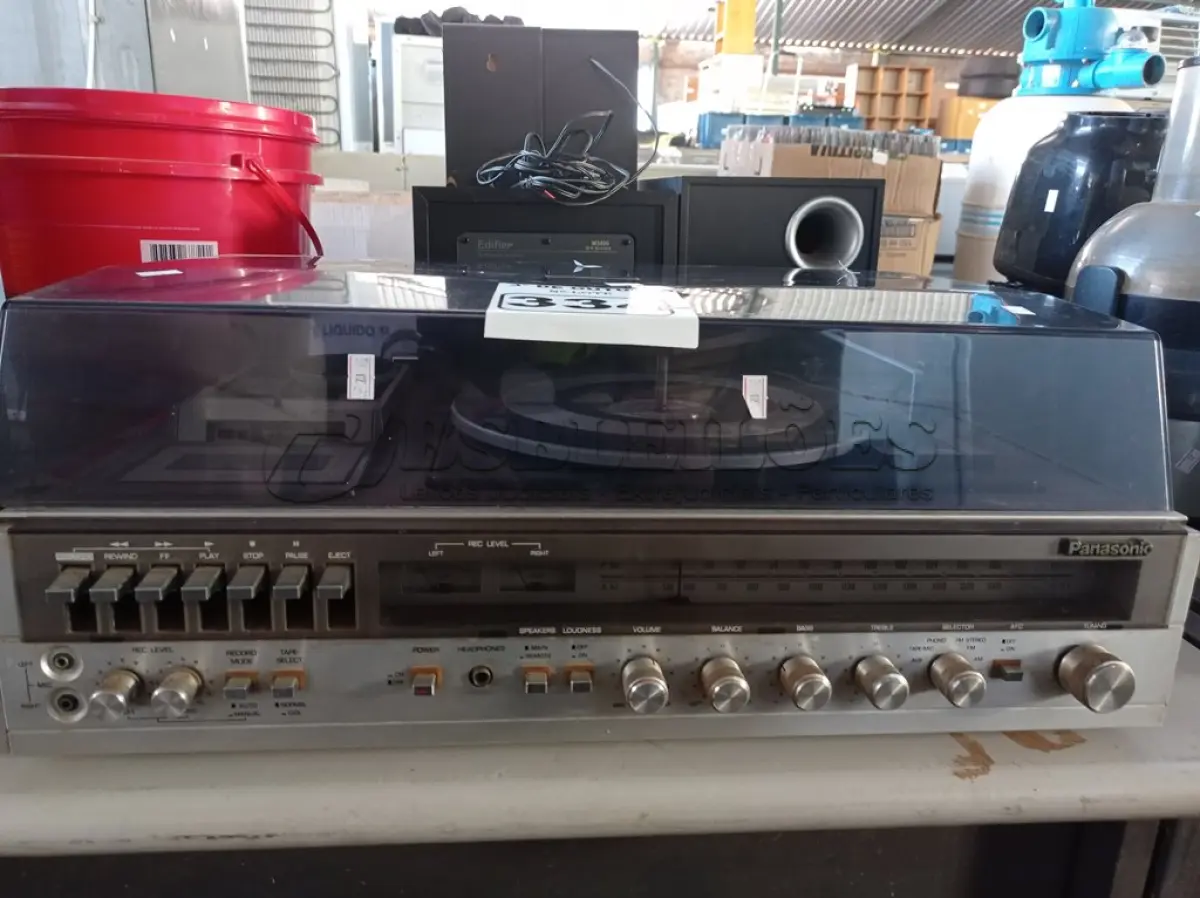 LOTE 334 - 01 APARELHO DE SOM 3X1 VINTAGE PANASONIC SENDO RADIO/CASSETE/TOCA DISCOS. (NO ESTADO) ATENÇÃO! FAZER A VISITAÇÃO ANTES DE ARREMATAR, NÃO SABEMOS SE FUNCIONA. LEILÃO NÃO TEM GARANTIA E NEM DEVOLUÇÃO, SUJEITO A POSSÍVEIS AVARIAS VISÍVEIS/OCULTAS E/OU AUSÊNCIA DE COMPONENTES.