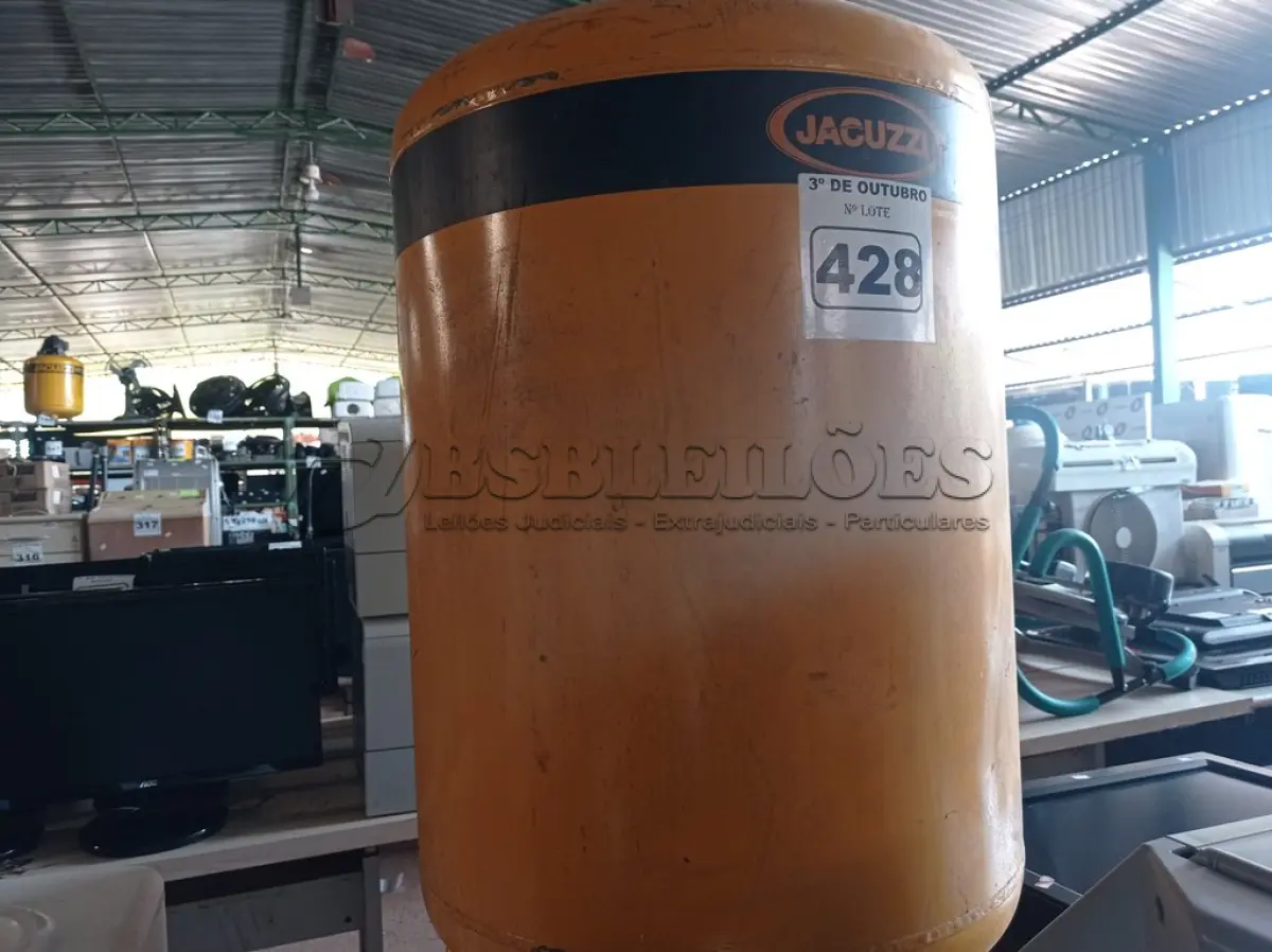 LOTE 428 - 01 TANQUE HIDROPNEUMÁTICO JACUZZI. (NO ESTADO) ATENÇÃO! FAZER A VISITAÇÃO ANTES DE ARREMATAR, NÃO SABEMOS SE FUNCIONA. LEILÃO NÃO TEM GARANTIA E NEM DEVOLUÇÃO, SUJEITO A POSSÍVEIS AVARIAS VISÍVEIS/OCULTAS E/OU AUSÊNCIA DE COMPONENTES.