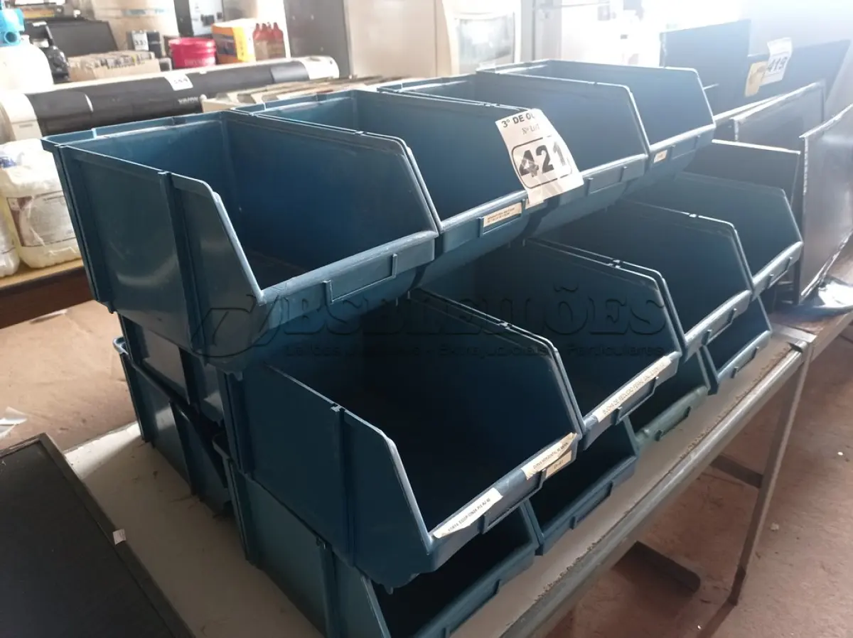 LOTE 421 - 20 CAÇAMBAS ORGANIZADORAS DE PLÁSTICO. (NO ESTADO) ATENÇÃO! FAZER A VISITAÇÃO ANTES DE ARREMATAR, NÃO SABEMOS SE FUNCIONA. LEILÃO NÃO TEM GARANTIA E NEM DEVOLUÇÃO, SUJEITO A POSSÍVEIS AVARIAS VISÍVEIS/OCULTAS E/OU AUSÊNCIA DE COMPONENTES.