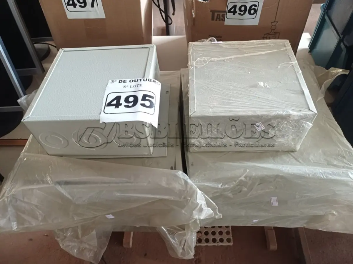 LOTE 495 - 06 CAIXAS DE PASSAGEM MARCAS E MODELOS DIVERSOS. (NO ESTADO) ATENÇÃO! FAZER A VISITAÇÃO ANTES DE ARREMATAR, NÃO SABEMOS SE FUNCIONA. LEILÃO NÃO TEM GARANTIA E NEM DEVOLUÇÃO, SUJEITO A POSSÍVEIS AVARIAS VISÍVEIS/OCULTAS E/OU AUSÊNCIA DE COMPONENTES.