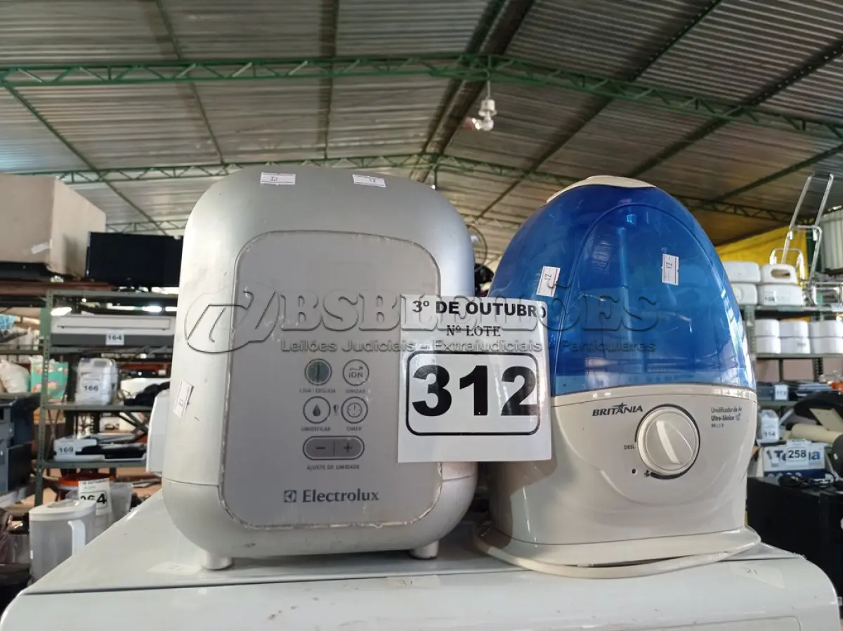 LOTE 312 - 02 INALADORES E VÁRIOS UMIDIFICADORES MARCAS E MODELOS DIVERSOS COM AVARIAS. (NO ESTADO) ATENÇÃO! FAZER A VISITAÇÃO ANTES DE ARREMATAR, NÃO SABEMOS SE FUNCIONA. LEILÃO NÃO TEM GARANTIA E NEM DEVOLUÇÃO, SUJEITO A POSSÍVEIS AVARIAS VISÍVEIS/OCULTAS E/OU AUSÊNCIA DE COMPONENTES.