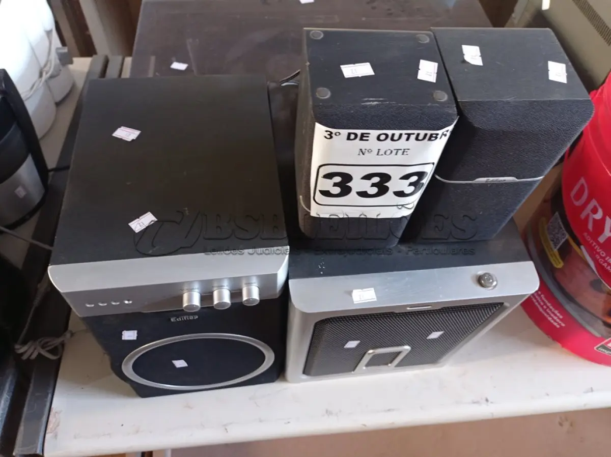 LOTE 333 - 02 SUBWOOFER E 02 CAIXINHAS DE SOM. (NO ESTADO) ATENÇÃO! FAZER A VISITAÇÃO ANTES DE ARREMATAR, NÃO SABEMOS SE FUNCIONA. LEILÃO NÃO TEM GARANTIA E NEM DEVOLUÇÃO, SUJEITO A POSSÍVEIS AVARIAS VISÍVEIS/OCULTAS E/OU AUSÊNCIA DE COMPONENTES.