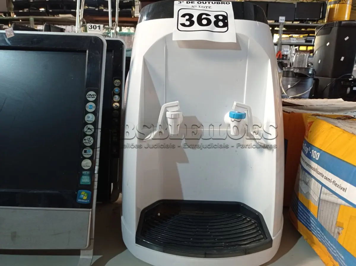 LOTE 368 - 01 PURIFICADOR DE ÁGUA 220V. (NO ESTADO) ATENÇÃO! FAZER A VISITAÇÃO ANTES DE ARREMATAR, NÃO SABEMOS SE FUNCIONA. LEILÃO NÃO TEM GARANTIA E NEM DEVOLUÇÃO, SUJEITO A POSSÍVEIS AVARIAS VISÍVEIS/OCULTAS E/OU AUSÊNCIA DE COMPONENTES.