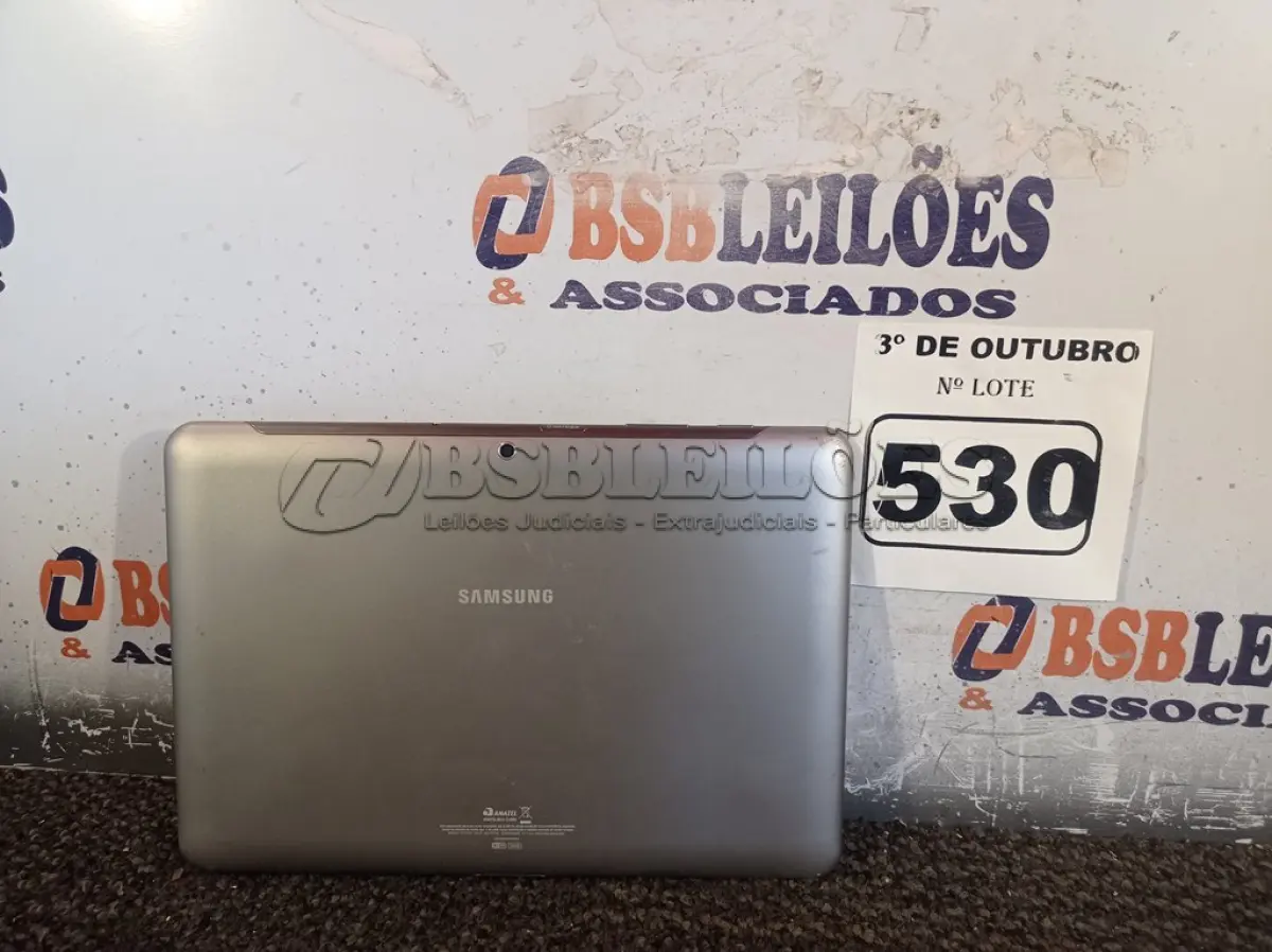 LOTE 530 - 01 TABLET SAMSUNG SEM CABO. (NO ESTADO) ATENÇÃO! FAZER A VISITAÇÃO ANTES DE ARREMATAR, NÃO SABEMOS SE FUNCIONA. LEILÃO NÃO TEM GARANTIA E NEM DEVOLUÇÃO, SUJEITO A POSSÍVEIS AVARIAS VISÍVEIS/OCULTAS E/OU AUSÊNCIA DE COMPONENTES.