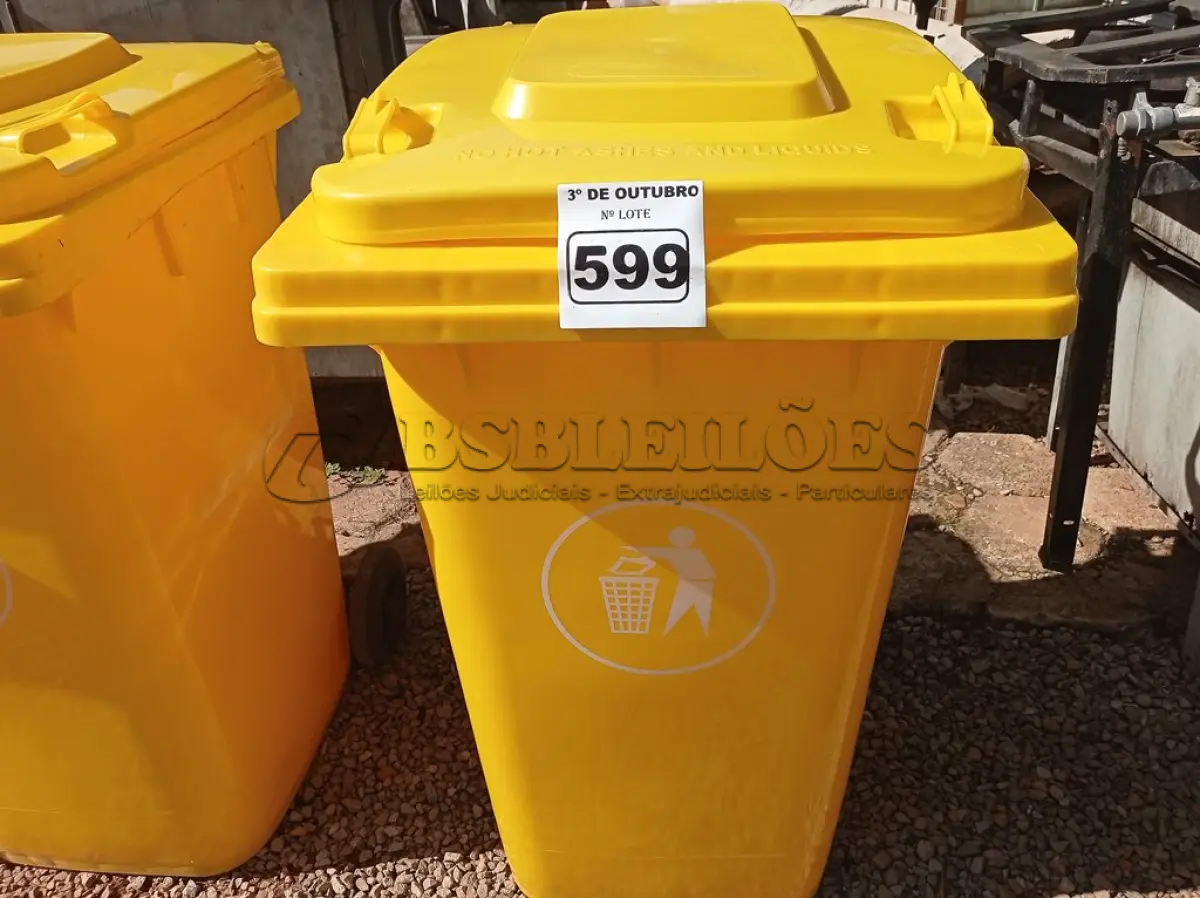 LOTE 599 - 01 CONTAINER HDPE EM-840 240L. (NO ESTADO) ATENÇÃO! FAZER A VISITAÇÃO ANTES DE ARREMATAR, NÃO SABEMOS SE FUNCIONA. LEILÃO NÃO TEM GARANTIA E NEM DEVOLUÇÃO, SUJEITO A POSSÍVEIS AVARIAS VISÍVEIS/OCULTAS E/OU AUSÊNCIA DE COMPONENTES.