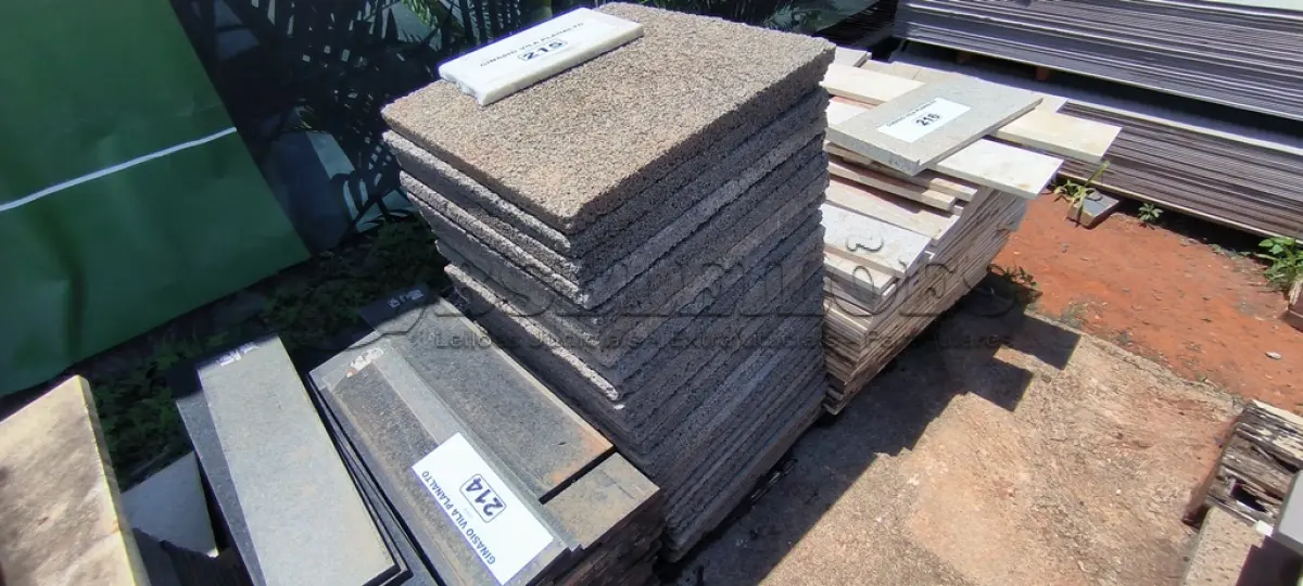 LOTE 215 - 01 LOTE COM PLACAS EM CONCRETO PARA PISO (NO ESTADO, NÃO SABEMOS SE FUNCIONA. LEILÃO NÃO TEM GARANTIA E NEM DEVOLUÇÃO).