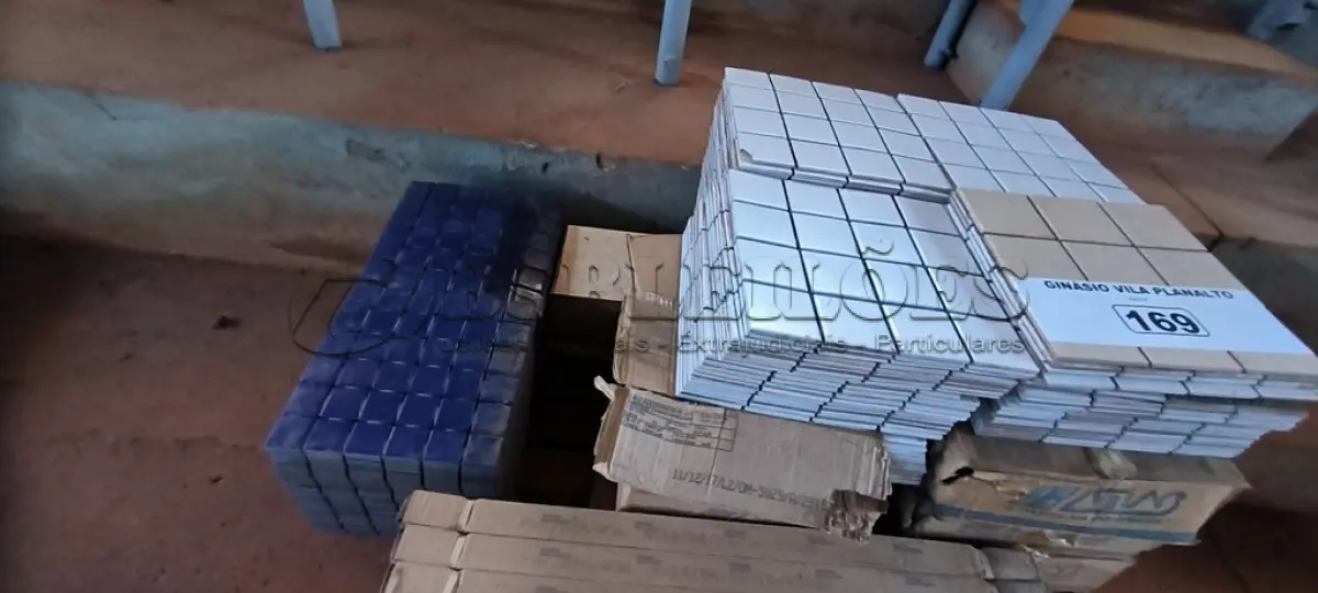 LOTE 169 - 01 LOTE COM PASTILHAS NA COR BRANCA E AZUL (NO ESTADO, NÃO SABEMOS SE FUNCIONA. LEILÃO NÃO TEM GARANTIA E NEM DEVOLUÇÃO).