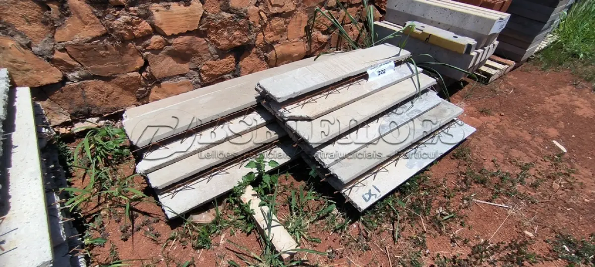 LOTE 222 - 01 LOTE COM TRELIÇAS PEQUENAS EM CONCRETO (NO ESTADO, NÃO SABEMOS SE FUNCIONA. LEILÃO NÃO TEM GARANTIA E NEM DEVOLUÇÃO).