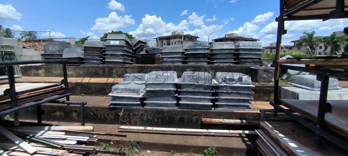 LOTE 238 - 01 LOTE COM CUBAS EM PLÁSTICO PARA LAJE (NO ESTADO, NÃO SABEMOS SE FUNCIONA. LEILÃO NÃO TEM GARANTIA E NEM DEVOLUÇÃO).