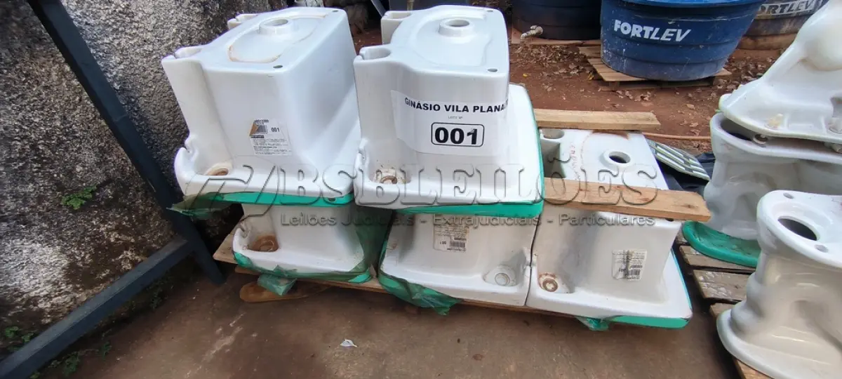 LOTE 001 - 01 LOTE COM 05 TANQUES PARA LAVANDERIA CELITE BRANCO (NO ESTADO, NÃO SABEMOS SE FUNCIONA. LEILÃO NÃO TEM GARANTIA E NEM DEVOLUÇÃO).