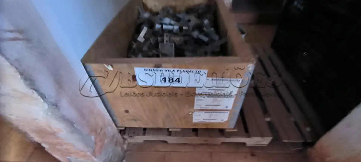 LOTE 184 - 01 LOTE COM CAIXAS DE DERIVAÇÃO (NO ESTADO, NÃO SABEMOS SE FUNCIONA. LEILÃO NÃO TEM GARANTIA E NEM DEVOLUÇÃO).