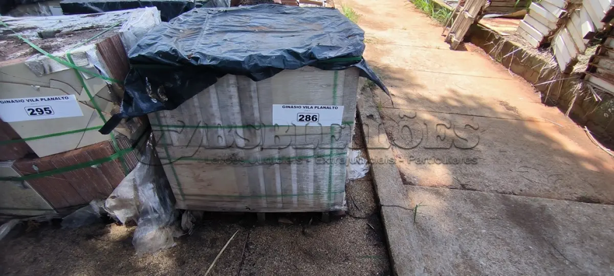 LOTE 286 - 01 PALETE COM REVESTIMENTO PORTOBELLO BÁSICA (NO ESTADO, NÃO SABEMOS SE FUNCIONA. LEILÃO NÃO TEM GARANTIA E NEM DEVOLUÇÃO).