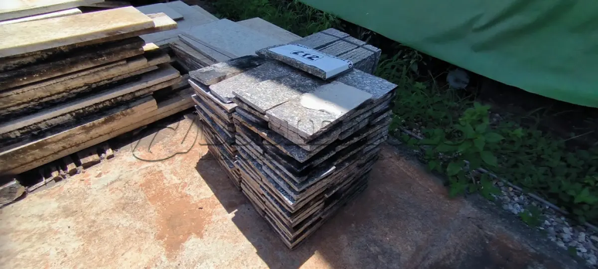 LOTE 212 - 01 LOTE COM PISOS DE PEDRA PEQUENOS (NO ESTADO, NÃO SABEMOS SE FUNCIONA. LEILÃO NÃO TEM GARANTIA E NEM DEVOLUÇÃO).