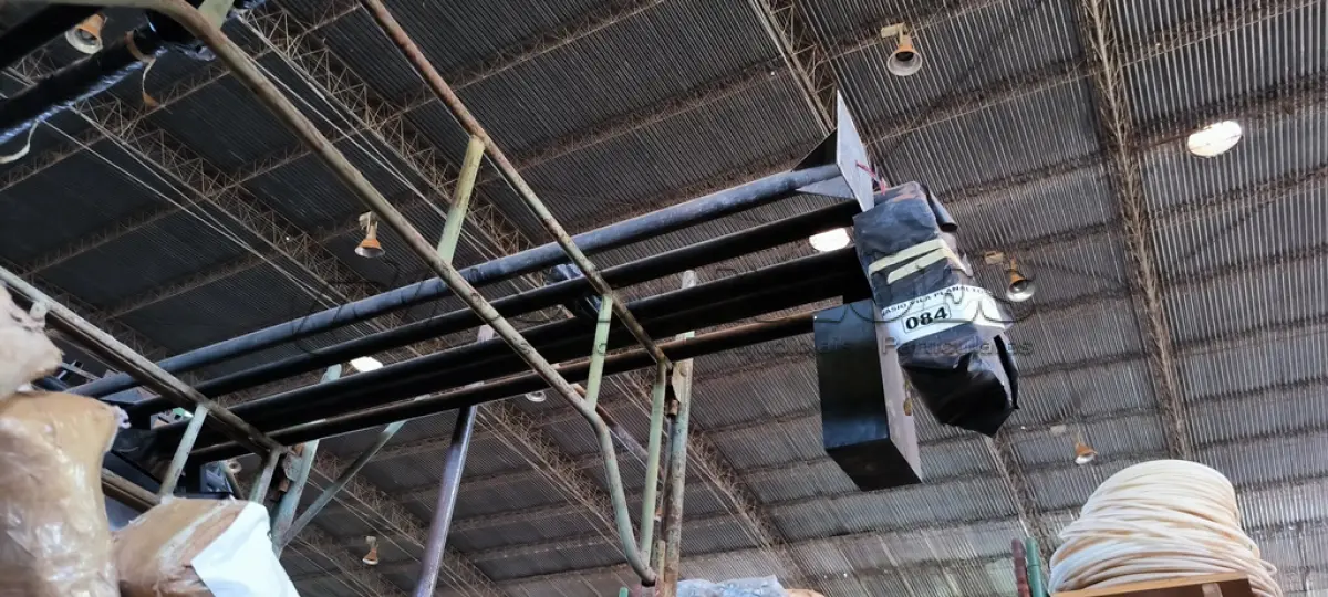LOTE 084 - 05 PORTES COM LUMINÁRIAS (NO ESTADO, NÃO SABEMOS SE FUNCIONA. LEILÃO NÃO TEM GARANTIA E NEM DEVOLUÇÃO).