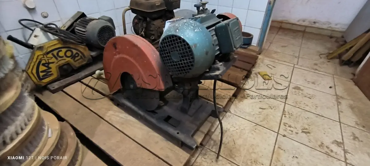 LOTE 045 - 01 POLICORTE SEM MARCA APARENTE (NO ESTADO, NÃO SABEMOS SE FUNCIONA. LEILÃO NÃO TEM GARANTIA E NEM DEVOLUÇÃO).
