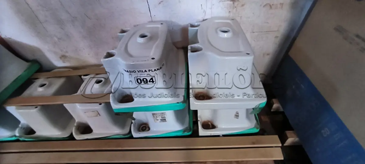 LOTE 094 - 05 TANQUES CELITE BRANCO (NO ESTADO, NÃO SABEMOS SE FUNCIONA. LEILÃO NÃO TEM GARANTIA E NEM DEVOLUÇÃO).