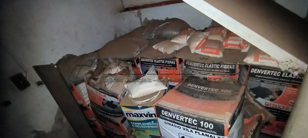 LOTE 185 - 01 LOTE COM CAIXAS DE IMPERMEABILIZANTES (NO ESTADO, NÃO SABEMOS SE FUNCIONA. LEILÃO NÃO TEM GARANTIA E NEM DEVOLUÇÃO).