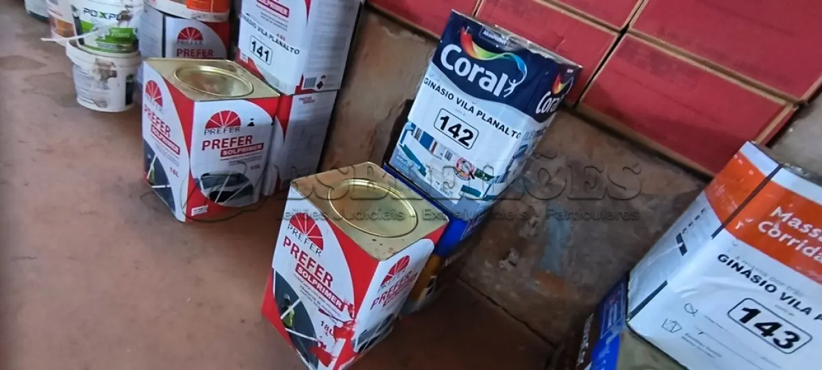 LOTE 142 - 01 LATA DE PRIME ASFÁLTICO 02 LATAS DE TINTAS DIVERSAS (NO ESTADO, NÃO SABEMOS SE FUNCIONA. LEILÃO NÃO TEM GARANTIA E NEM DEVOLUÇÃO).