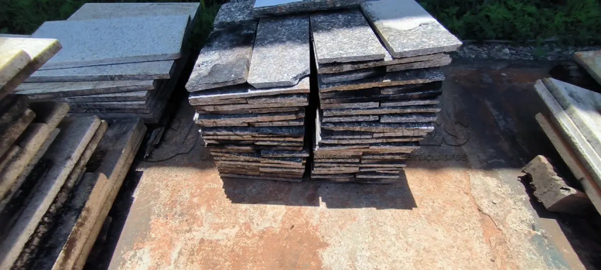 LOTE 212 - 01 LOTE COM PISOS DE PEDRA PEQUENOS (NO ESTADO, NÃO SABEMOS SE FUNCIONA. LEILÃO NÃO TEM GARANTIA E NEM DEVOLUÇÃO).