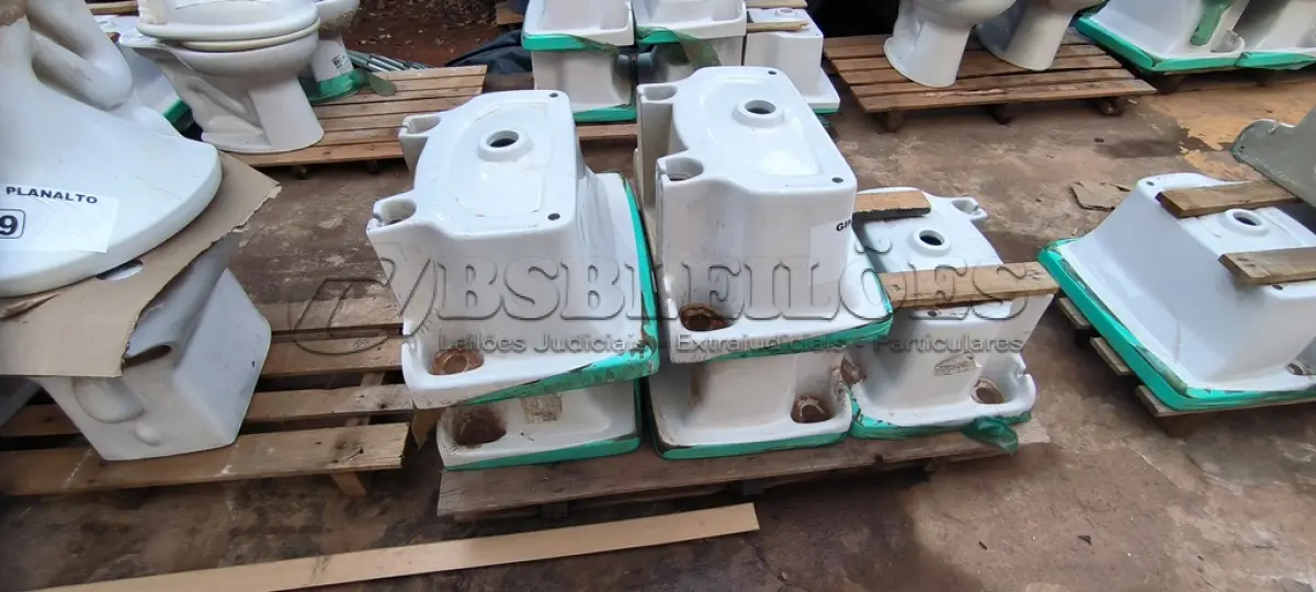LOTE 010 - 01 LOTE COM 05 TANQUES PARA LAVANDERIA CELITE BRANCO (NO ESTADO, NÃO SABEMOS SE FUNCIONA. LEILÃO NÃO TEM GARANTIA E NEM DEVOLUÇÃO).
