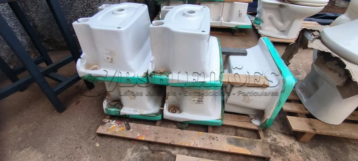 LOTE 008 - 01 LOTE COM 05 TANQUES PARA LAVANDERIA CELITE BRANCO (NO ESTADO, NÃO SABEMOS SE FUNCIONA. LEILÃO NÃO TEM GARANTIA E NEM DEVOLUÇÃO).