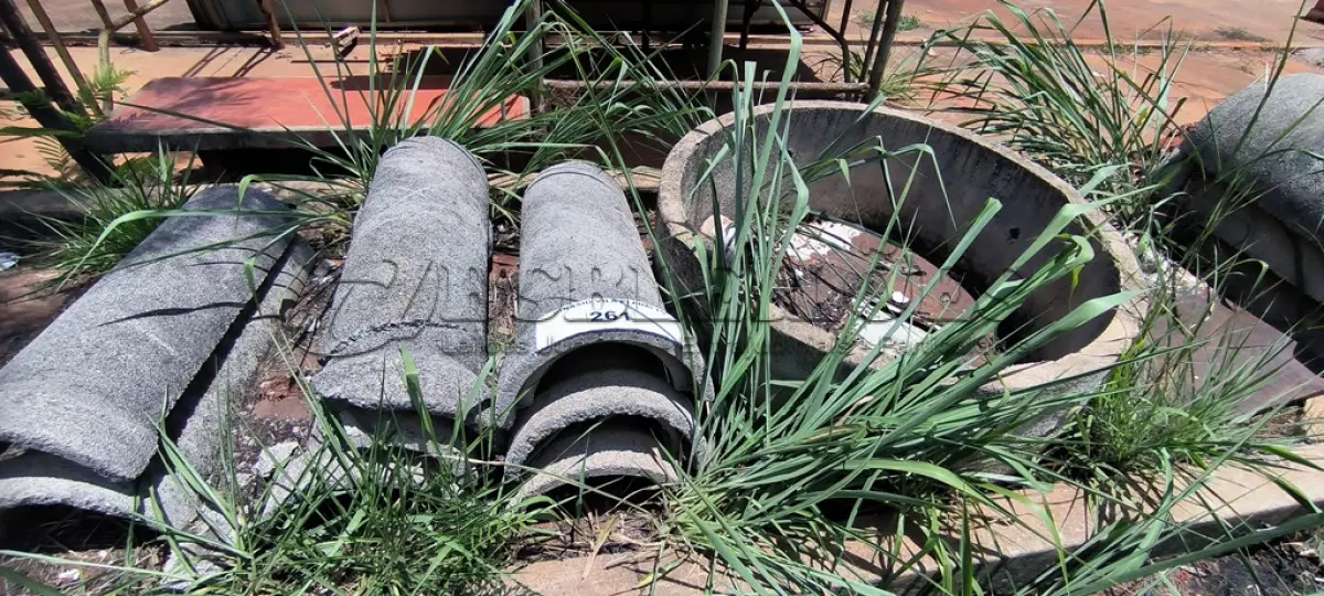 LOTE 261 - 06 MANILHAS MEIA CANA PEQUENAS E 01 MANILHA PARA POÇO (NO ESTADO, NÃO SABEMOS SE FUNCIONA. LEILÃO NÃO TEM GARANTIA E NEM DEVOLUÇÃO).