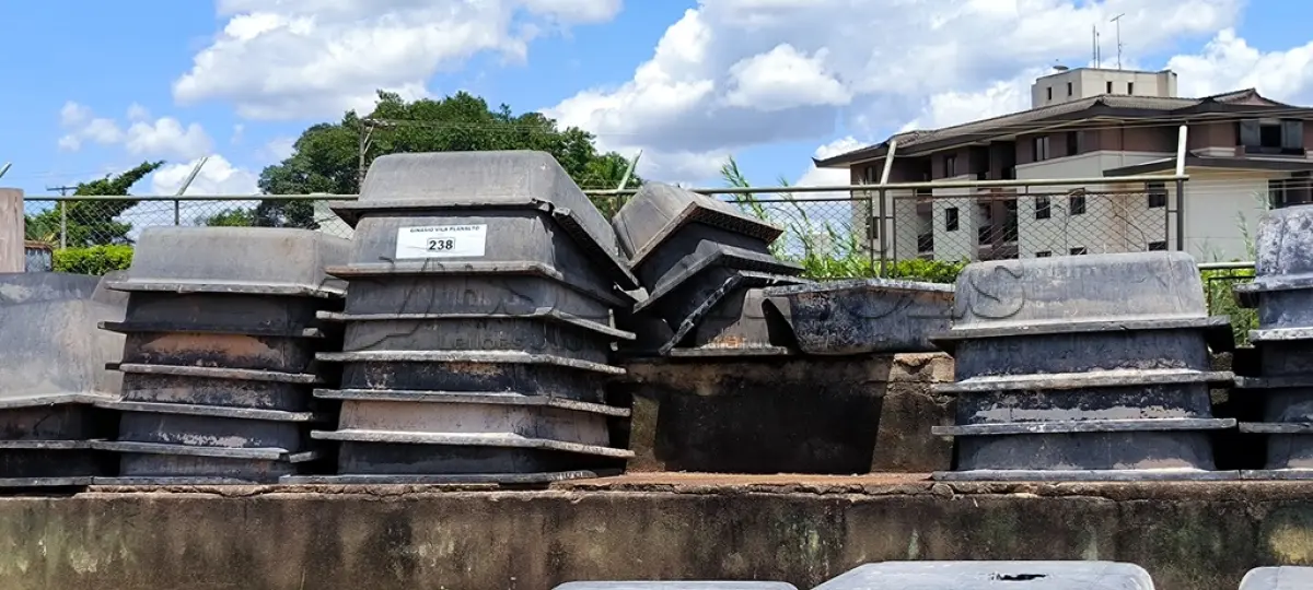 LOTE 238 - 01 LOTE COM CUBAS EM PLÁSTICO PARA LAJE (NO ESTADO, NÃO SABEMOS SE FUNCIONA. LEILÃO NÃO TEM GARANTIA E NEM DEVOLUÇÃO).