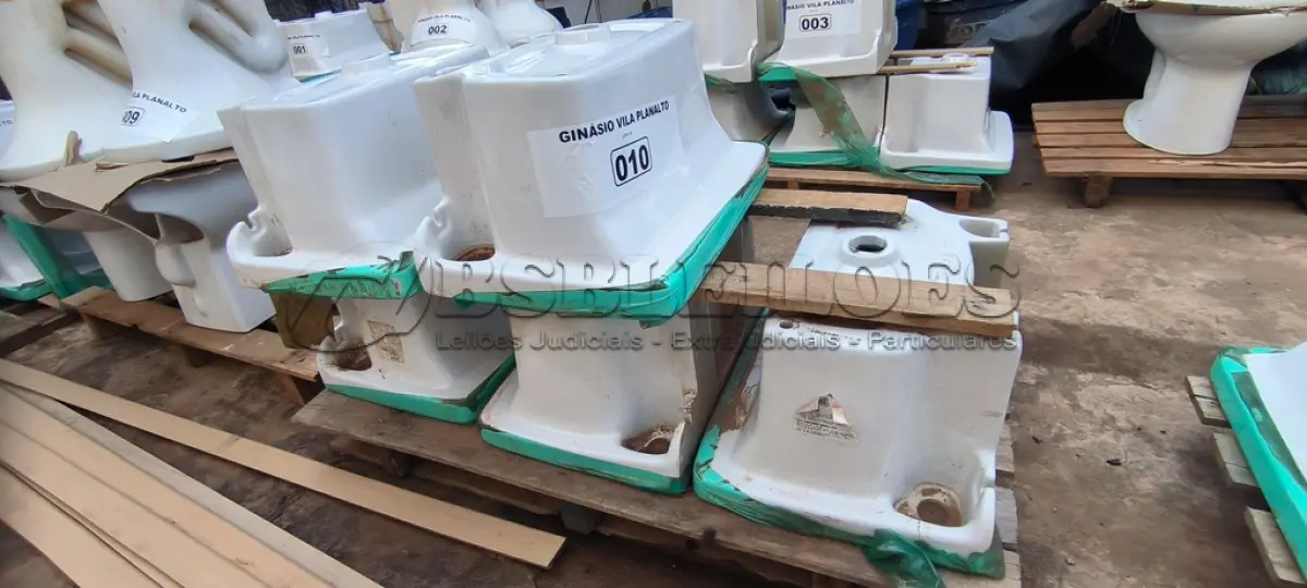 LOTE 010 - 01 LOTE COM 05 TANQUES PARA LAVANDERIA CELITE BRANCO (NO ESTADO, NÃO SABEMOS SE FUNCIONA. LEILÃO NÃO TEM GARANTIA E NEM DEVOLUÇÃO).