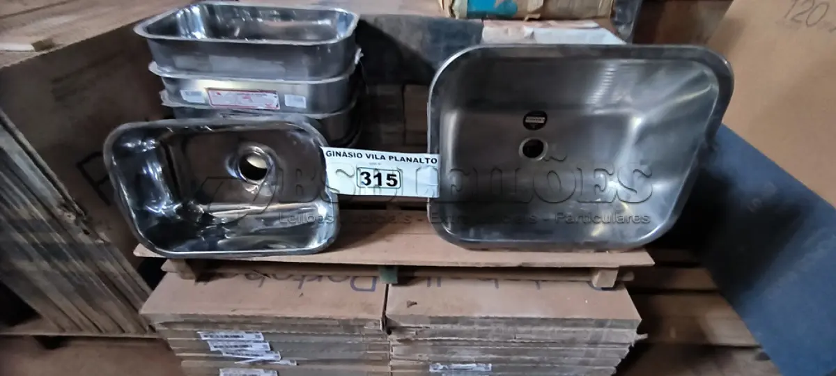 LOTE 315 - 01 LOTE COM CUBAS PARA PIAS E TANQUES EM INOX (NO ESTADO, NÃO SABEMOS SE FUNCIONA. LEILÃO NÃO TEM GARANTIA E NEM DEVOLUÇÃO).