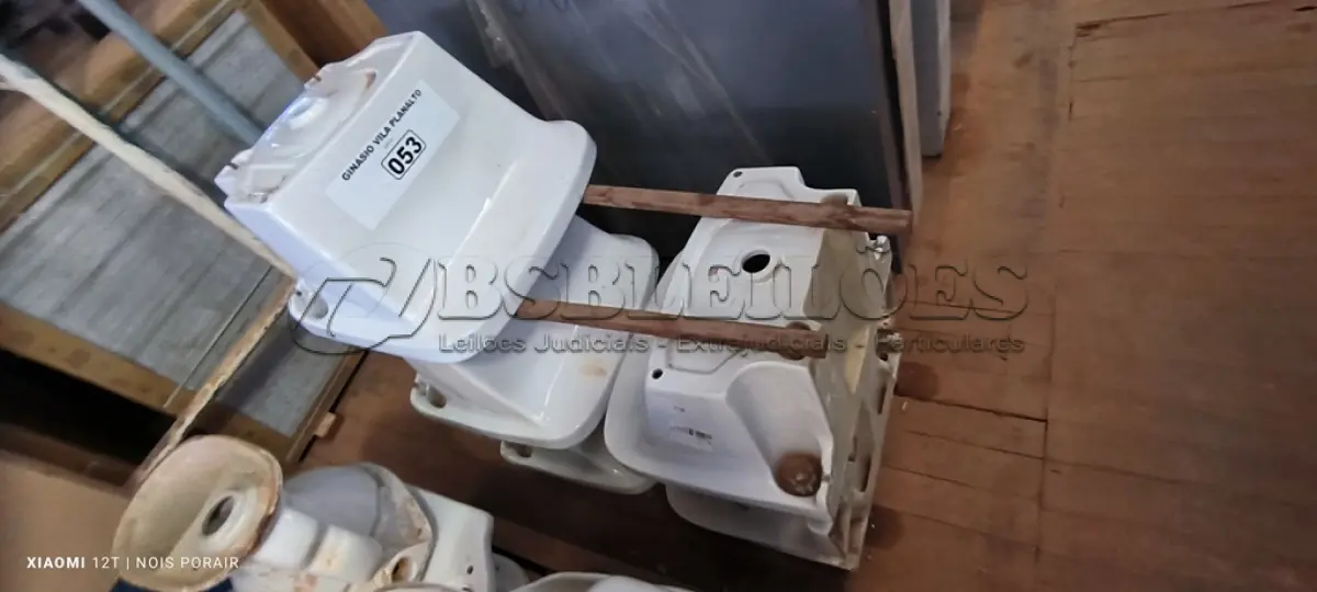 LOTE 053 - 05 TANQUES CELITE BRANCO (NO ESTADO, NÃO SABEMOS SE FUNCIONA. LEILÃO NÃO TEM GARANTIA E NEM DEVOLUÇÃO).