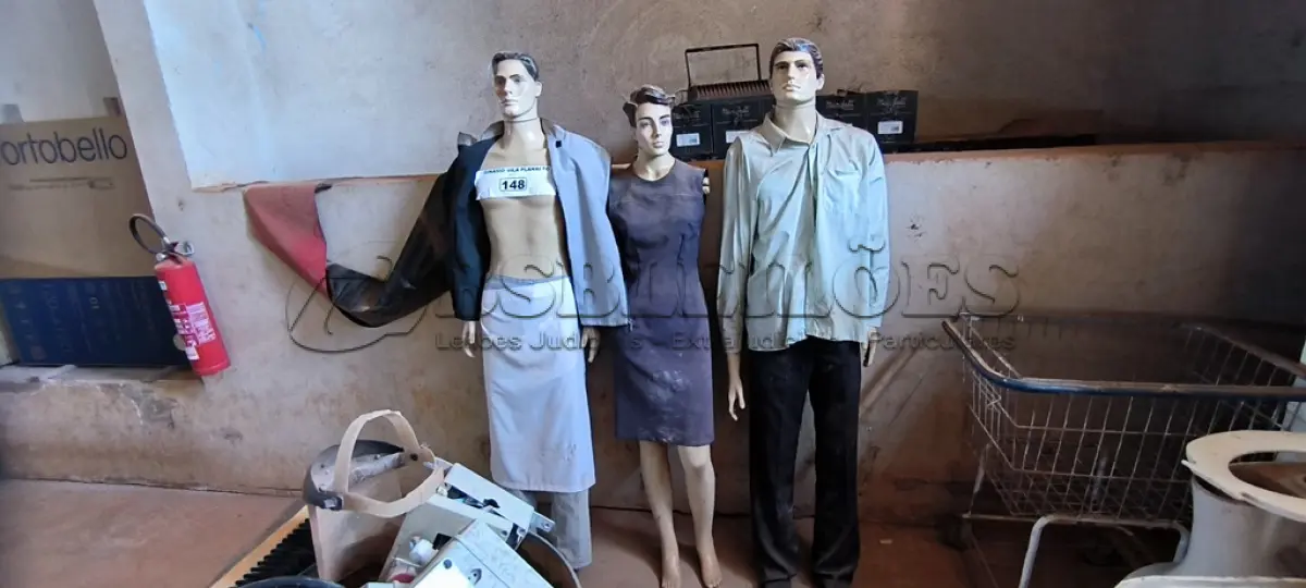 LOTE 148 - 03 MANEQUINS (NO ESTADO, NÃO SABEMOS SE FUNCIONA. LEILÃO NÃO TEM GARANTIA E NEM DEVOLUÇÃO).