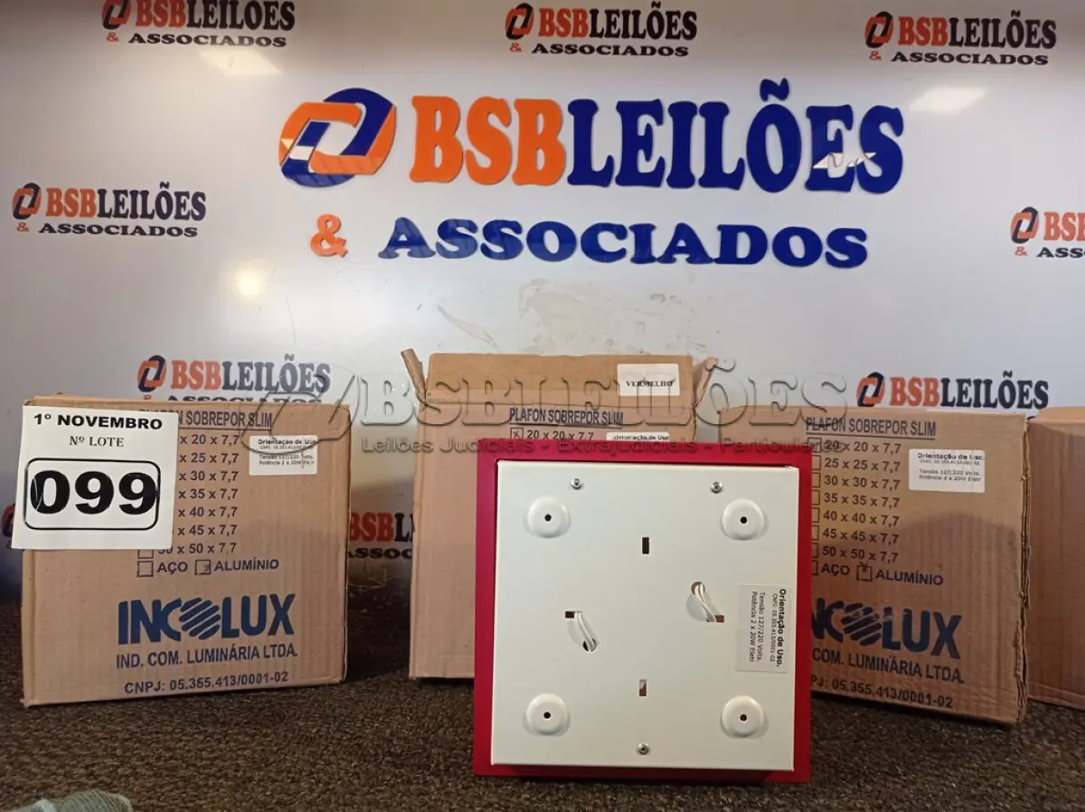 LOTE 099 - 04 PLAFONS DE SOBREPOR 20X20 INCOLUSTRE (NO ESTADO) ATENÇÃO! FAZER A VISITAÇÃO ANTES DE ARREMATAR, NÃO SABEMOS SE FUNCIONA. LEILÃO NÃO TEM GARANTIA E NEM DEVOLUÇÃO, SUJEITO A POSSÍVEIS AVARIAS VISÍVEIS/OCULTAS E/OU AUSÊNCIA DE COMPONENTES.