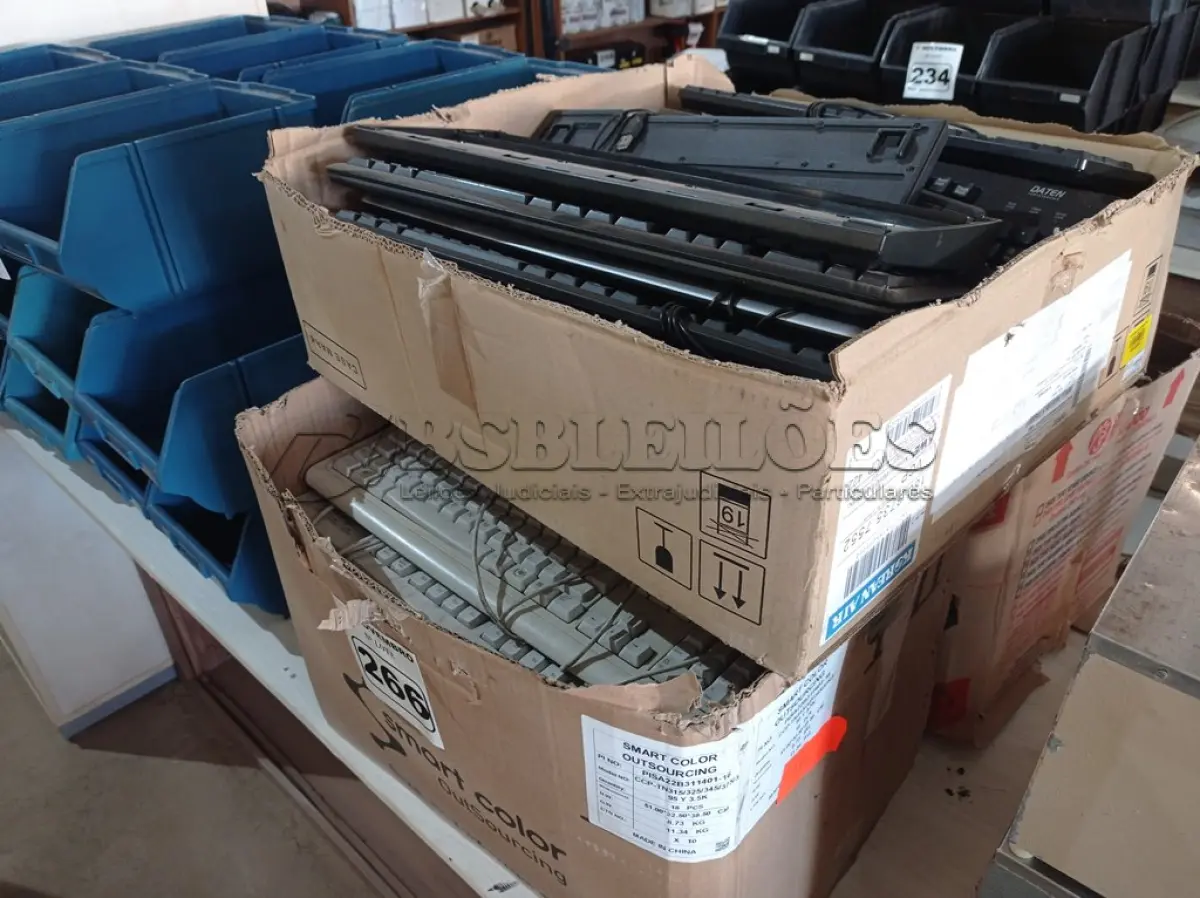 LOTE 266 - 01 LOTE COM GRANDE QUANTIDADE DE TECLADOS PARA PC MARCAS E MODELOS DIVERSOS. (NO ESTADO) ATENÇÃO! FAZER A VISITAÇÃO ANTES DE ARREMATAR, NÃO SABEMOS SE FUNCIONA. LEILÃO NÃO TEM GARANTIA E NEM DEVOLUÇÃO, SUJEITO A POSSÍVEIS AVARIAS VISÍVEIS/OCULTAS E/OU AUSÊNCIA DE COMPONENTES.