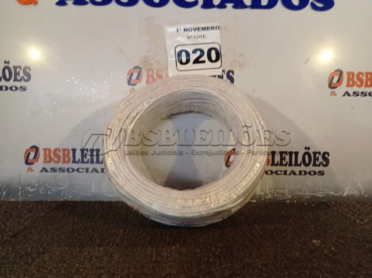 LOTE 020 - 01 ROLO DE CABO FLEXÍVEL 100M 1X4MM NA COR BRANCA(NOVO). (NO ESTADO) ATENÇÃO! FAZER A VISITAÇÃO ANTES DE ARREMATAR, NÃO SABEMOS SE FUNCIONA. LEILÃO NÃO TEM GARANTIA E NEM DEVOLUÇÃO, SUJEITO A POSSÍVEIS AVARIAS VISÍVEIS/OCULTAS E/OU AUSÊNCIA DE COMPONENTES.