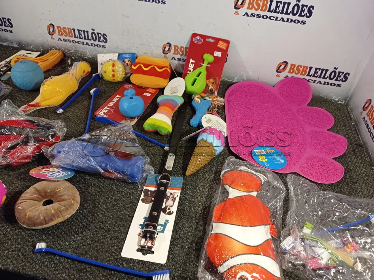 LOTE 336 - 01 KIT DE ACESSÓRIOS PARA PET. (NO ESTADO) ATENÇÃO! FAZER A VISITAÇÃO ANTES DE ARREMATAR, NÃO SABEMOS SE FUNCIONA. LEILÃO NÃO TEM GARANTIA E NEM DEVOLUÇÃO, SUJEITO A POSSÍVEIS AVARIAS VISÍVEIS/OCULTAS E/OU AUSÊNCIA DE COMPONENTES.