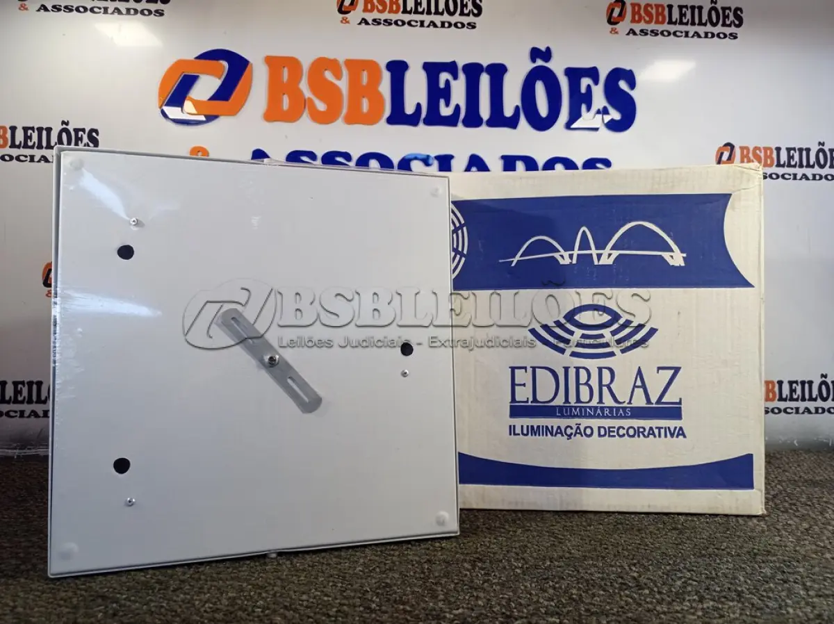 LOTE 324 - 02 LUMINÁRIAS DE SOBREPOR. (NO ESTADO) ATENÇÃO! FAZER A VISITAÇÃO ANTES DE ARREMATAR, NÃO SABEMOS SE FUNCIONA. LEILÃO NÃO TEM GARANTIA E NEM DEVOLUÇÃO, SUJEITO A POSSÍVEIS AVARIAS VISÍVEIS/OCULTAS E/OU AUSÊNCIA DE COMPONENTES.
