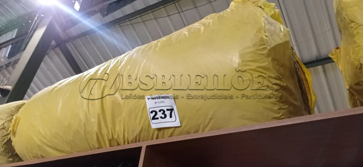 LOTE 237 - 01 ROLO DE LÃ DE VIDRO. (NO ESTADO) ATENÇÃO! FAZER A VISITAÇÃO ANTES DE ARREMATAR, NÃO SABEMOS SE FUNCIONA. LEILÃO NÃO TEM GARANTIA E NEM DEVOLUÇÃO, SUJEITO A POSSÍVEIS AVARIAS VISÍVEIS/OCULTAS E/OU AUSÊNCIA DE COMPONENTES.