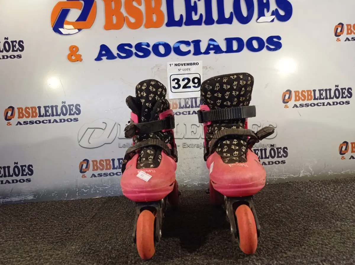 LOTE 329 - 01 PAR DE PATINS 36-38. (NO ESTADO) ATENÇÃO! FAZER A VISITAÇÃO ANTES DE ARREMATAR, NÃO SABEMOS SE FUNCIONA. LEILÃO NÃO TEM GARANTIA E NEM DEVOLUÇÃO, SUJEITO A POSSÍVEIS AVARIAS VISÍVEIS/OCULTAS E/OU AUSÊNCIA DE COMPONENTES.