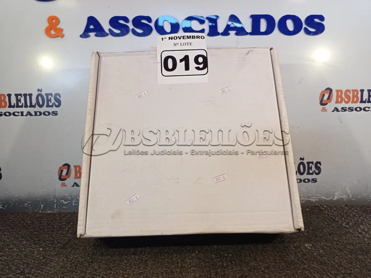 LOTE 019 - 02 RELÓGIOS DE PONTO. (NO ESTADO) ATENÇÃO! FAZER A VISITAÇÃO ANTES DE ARREMATAR, NÃO SABEMOS SE FUNCIONA. LEILÃO NÃO TEM GARANTIA E NEM DEVOLUÇÃO, SUJEITO A POSSÍVEIS AVARIAS VISÍVEIS/OCULTAS E/OU AUSÊNCIA DE COMPONENTES.
